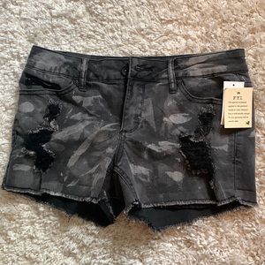 Lovesick shorts
